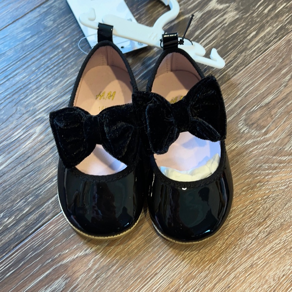 Size 2.5-3.5 H&M shoes
